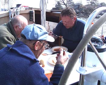 Im Yachthafen bei Karlshamn Mittagessen